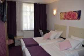 Отель Hôtel Méribel  Брюссель